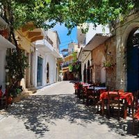 family-taverna-with-mother